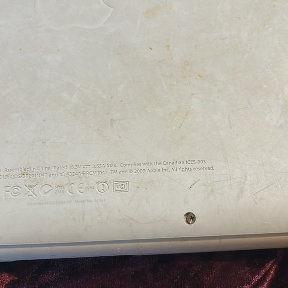 Lot of Apple Products PARTS ONLY 4 MacBooks , 4 chargers, 2 old iPhones - Picture 11 of 16